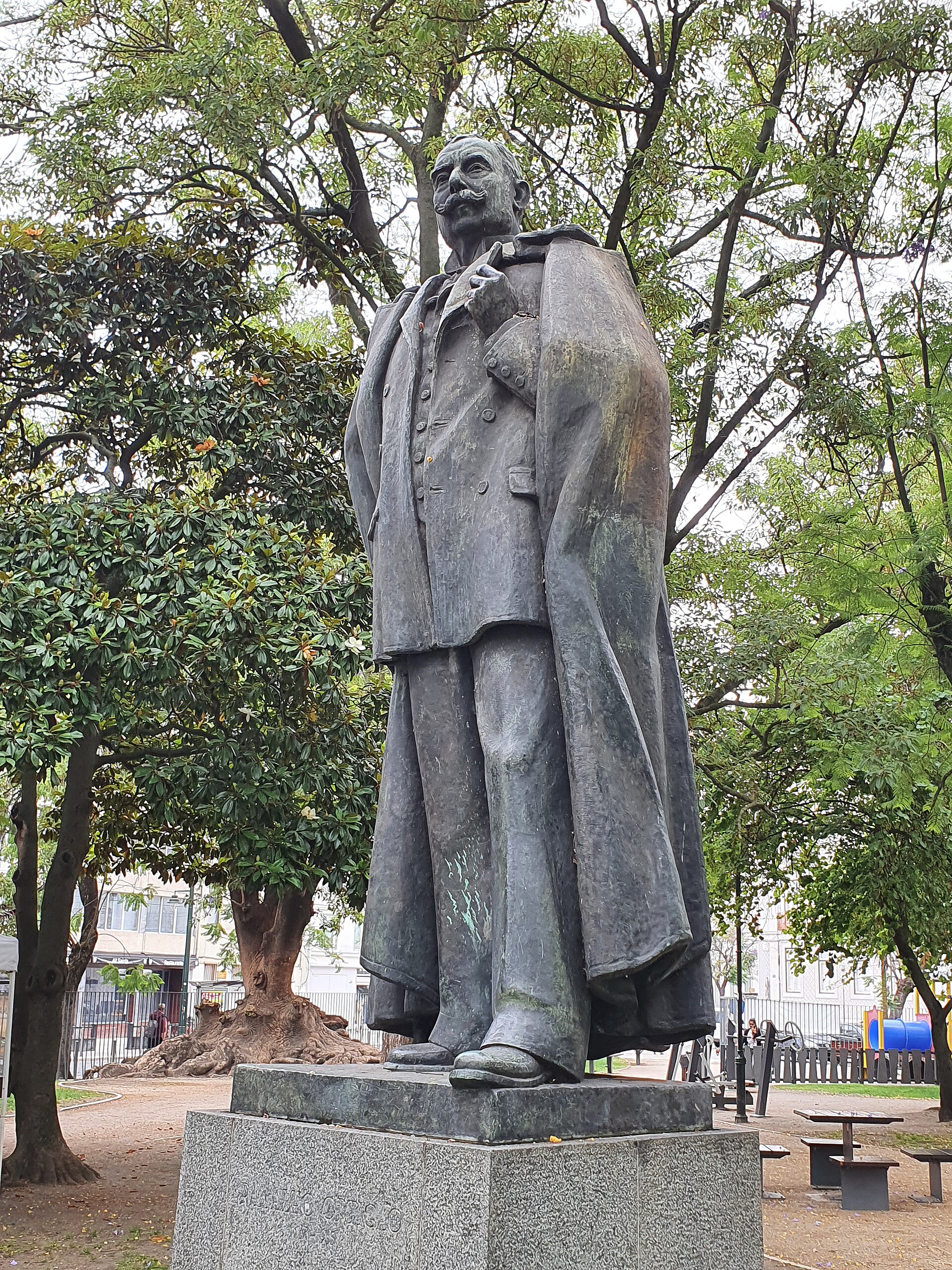 Imagem de referência de Estátua de Ramalho Ortigão, descrito nos dados abertos como estátua do escritor Ramalho Ortigão em Santos, Lisboa