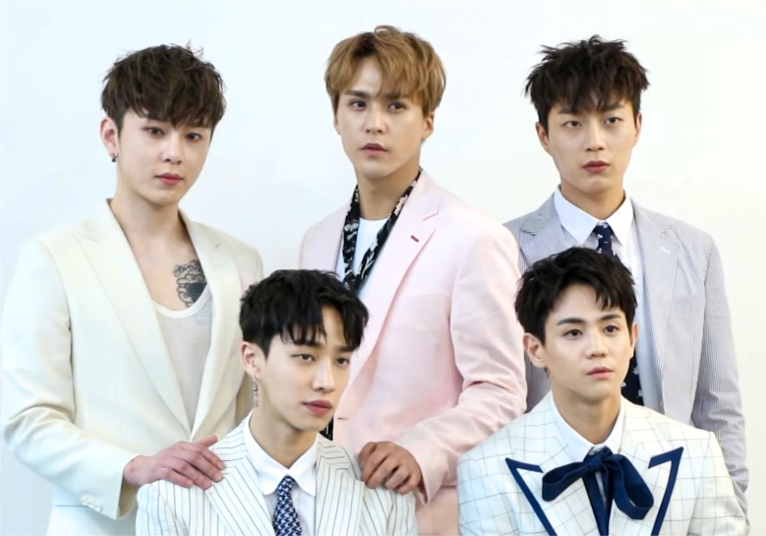 Imagem de referência de B2ST, descrito nos dados abertos como grupo Musical