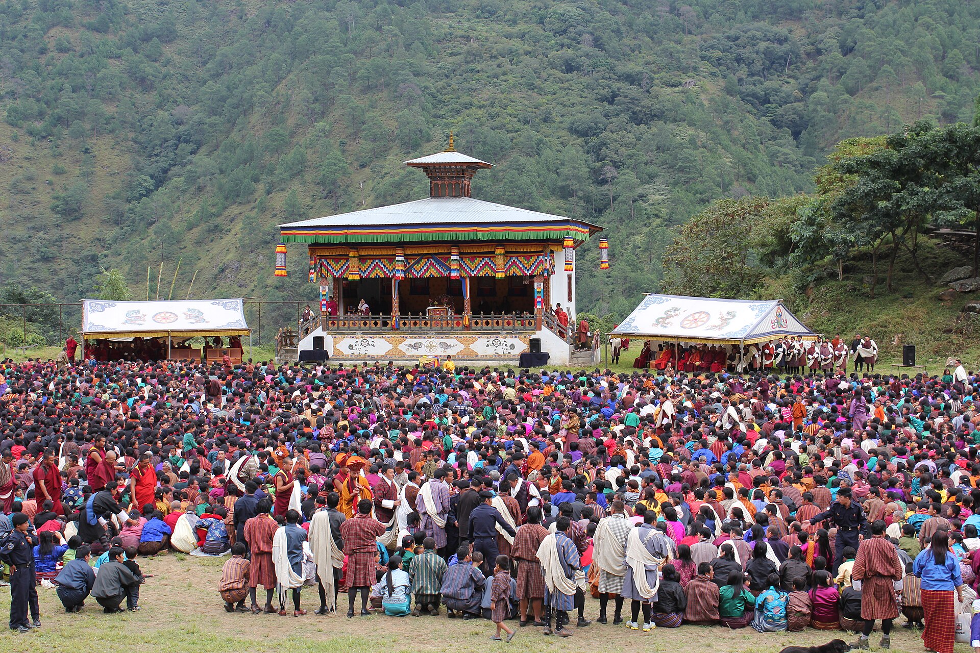 Imagem de referência relacionada a Chang hub thengs gcig gi 'khrul snang, item descrito como filme de 2003 dirigido por Dzongsar Jamyang Khyentse Rinpoche