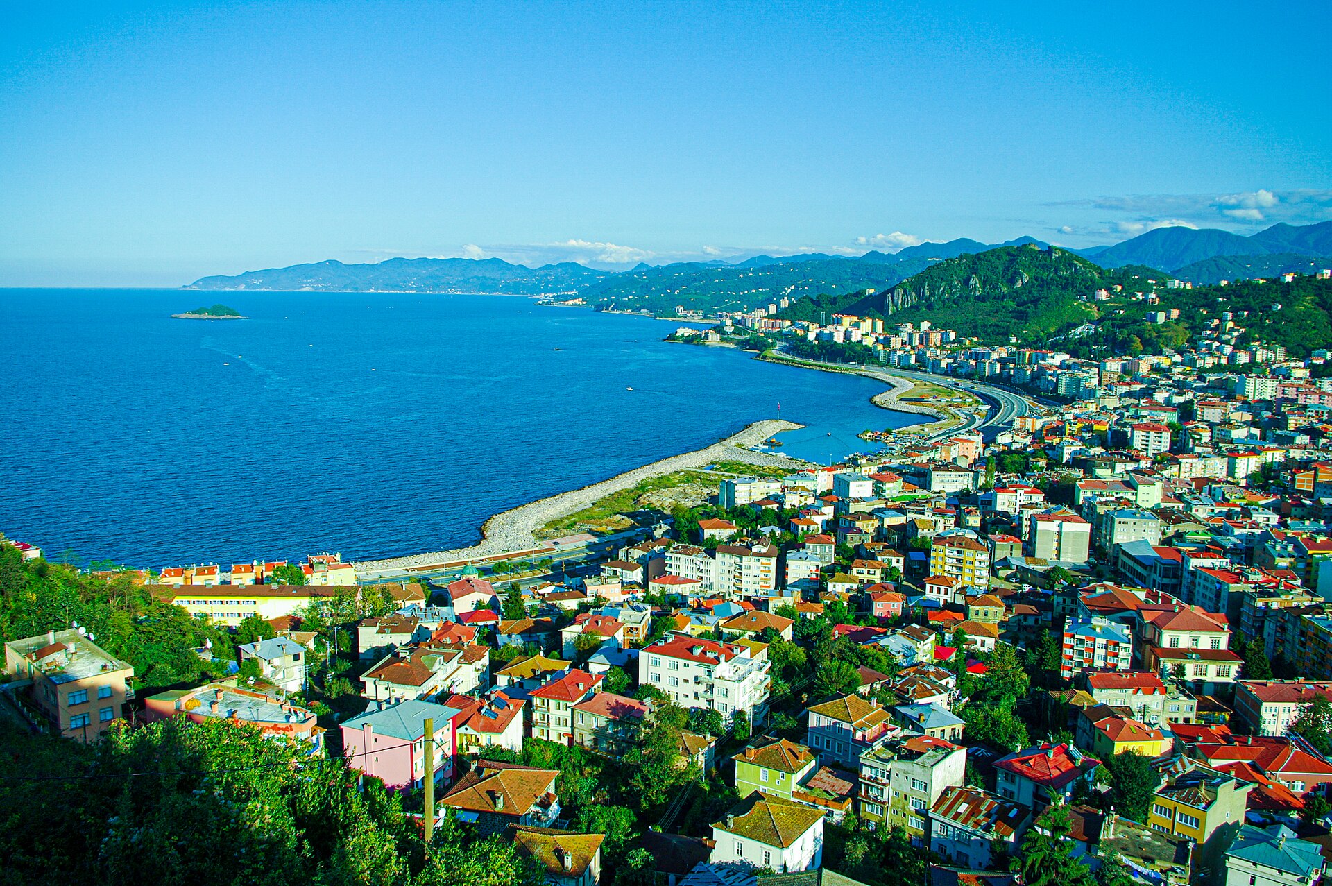 Imagem de referência relacionada a Guiressum, item descrito como distrito e cidade capital da província homónima, Turquia