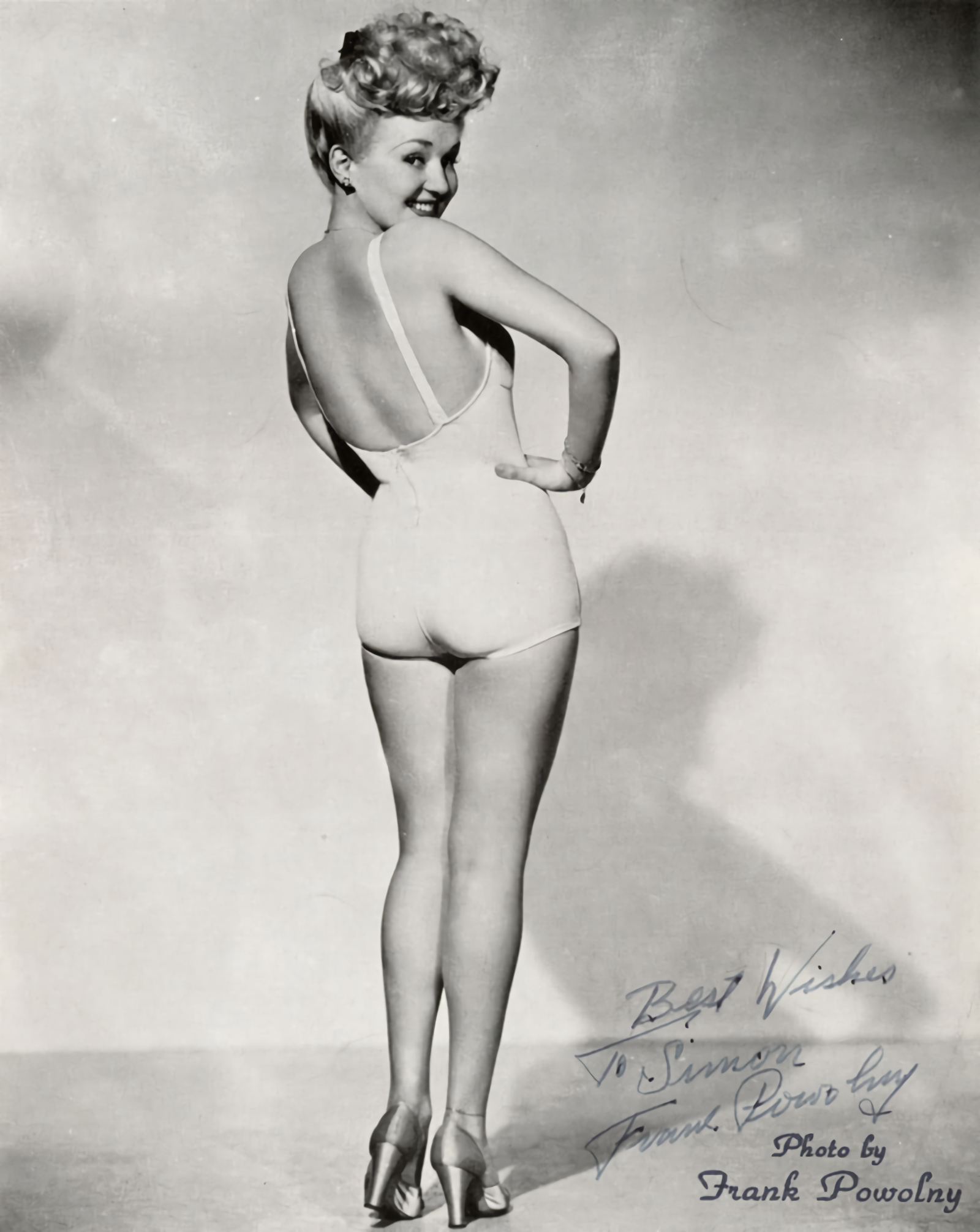 Imagem de referência de Pin Up Girl, descrito nos dados abertos como filme de 1944 dirigido por H. Bruce Humberstone