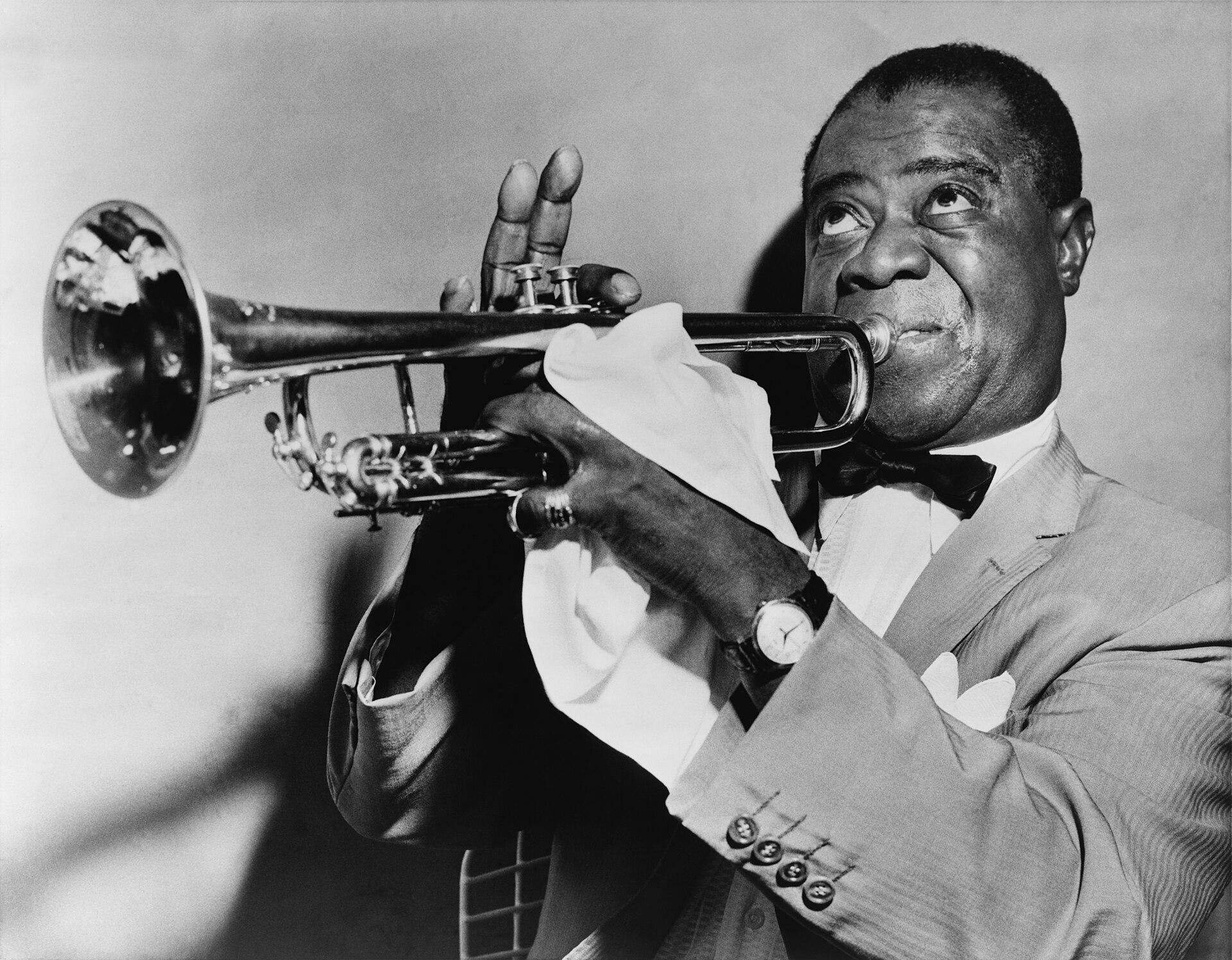 Imagem de referência de Louis Armstrong, descrito nos dados abertos como cantor e trompetista de jazz estadunidense (1901–1971)