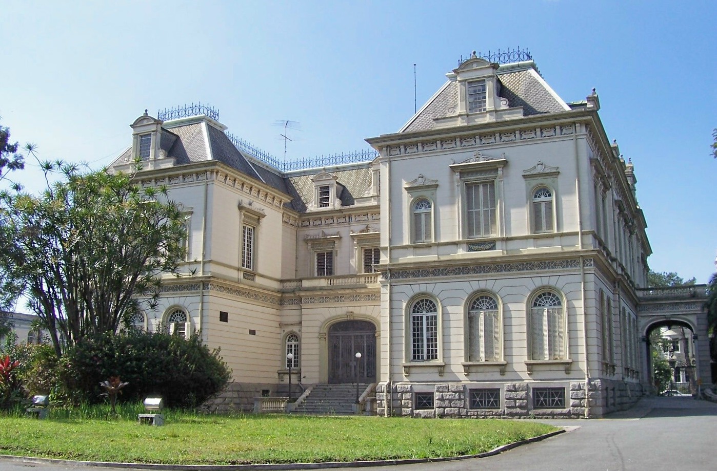 Imagem de referência de Palácio dos Campos Elísios, descrito nos dados abertos como palacete na zona central de São Paulo, planejado por Matheus Häusler, arquiteto alemão, em 1890