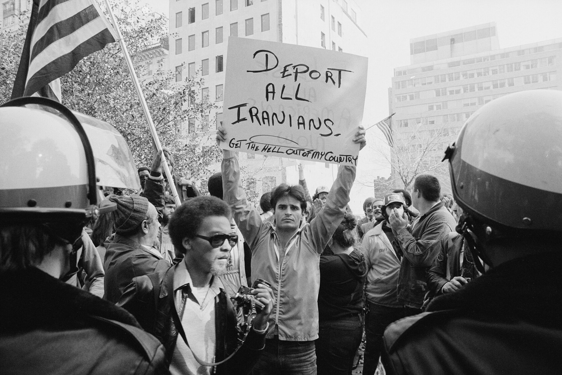 Imagem de referência relacionada a Crisis, item descrito como filme de 1950 dirigido por Richard Brooks
