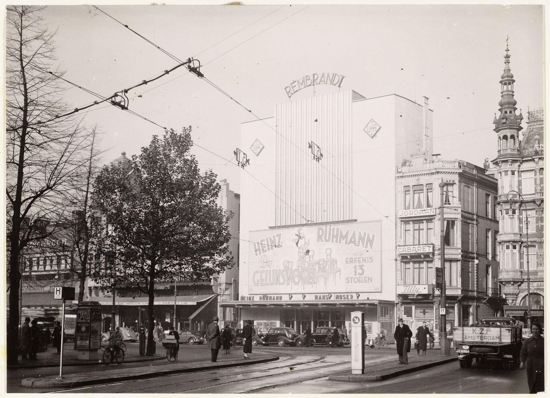 Imagem de referência de 13 Stühle, descrito nos dados abertos como filme de 1938 dirigido por E. W. Emo