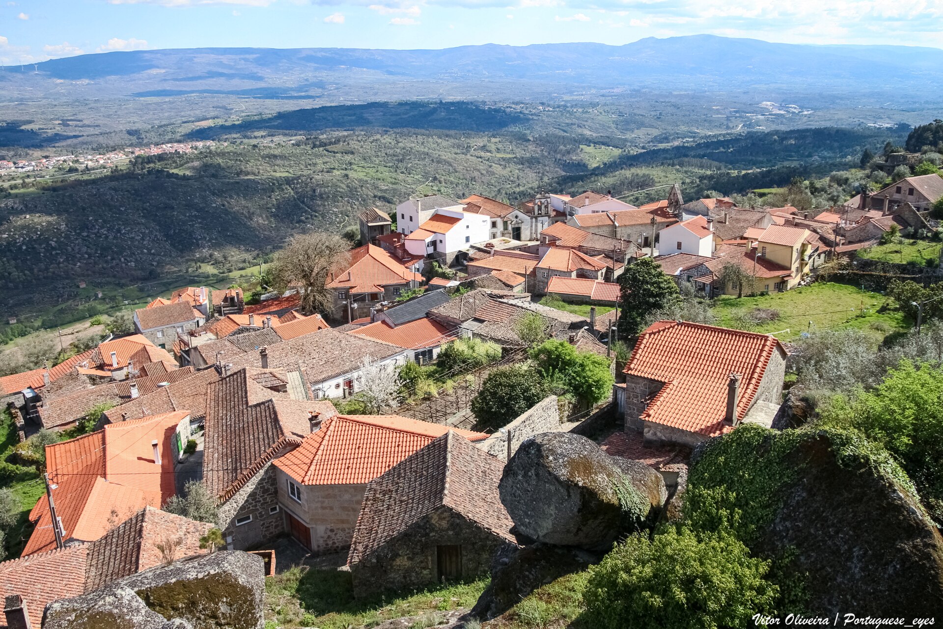 Imagem de referência relacionada a Algodres, item descrito como povoação portuguesa sede da Freguesia de Algodres do Município de Fornos de Algodres