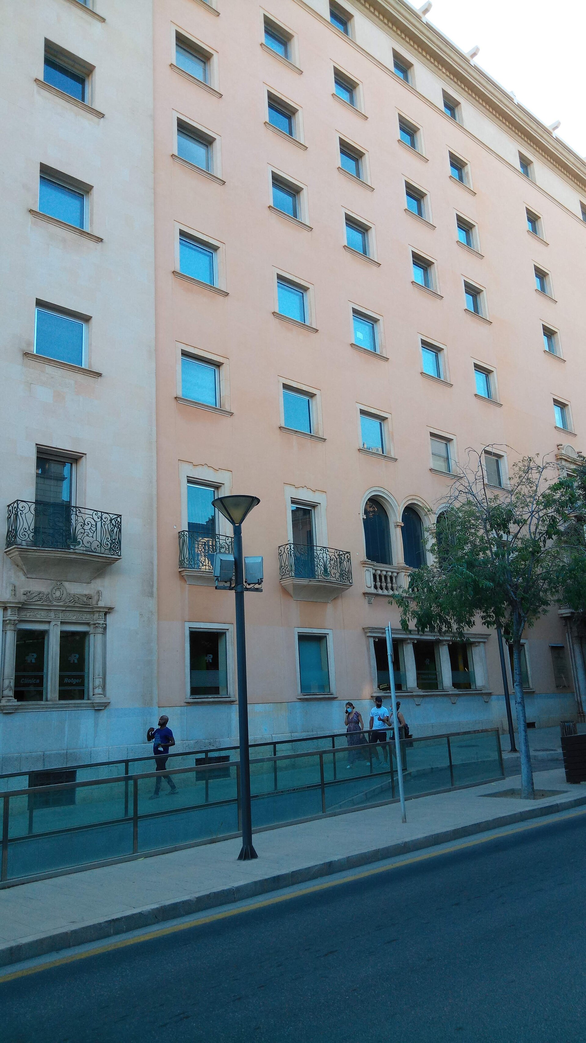 Imagem de referência relacionada a Clínica Rotger, item descrito como hospital em Espanha