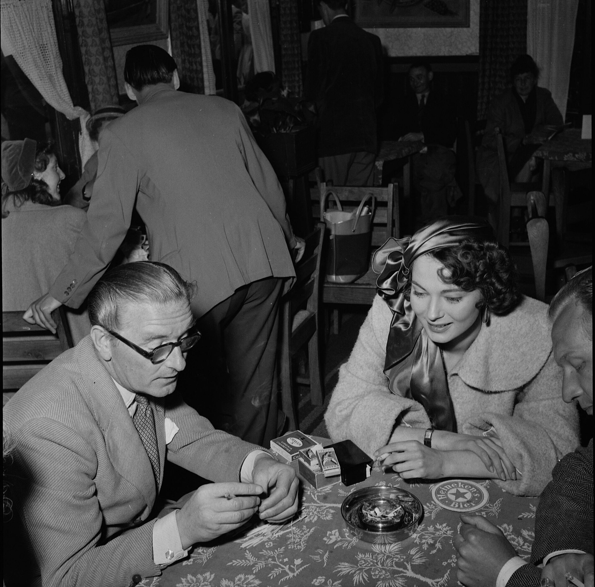 Imagem de referência de O Homem Que Via os Comboios Passar, descrito nos dados abertos como filme de 1952 dirigido por Harold French