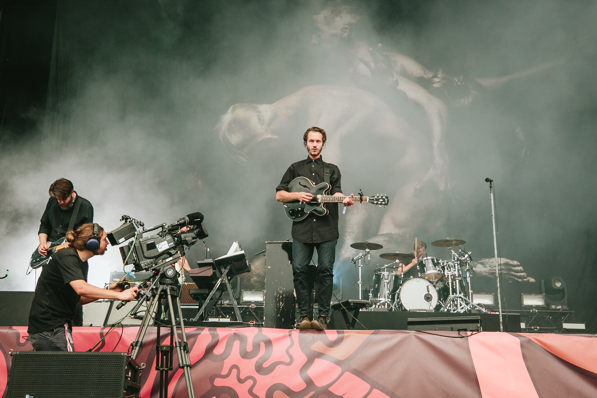 Imagem de referência de Editors, descrito nos dados abertos como banda britânica de rock