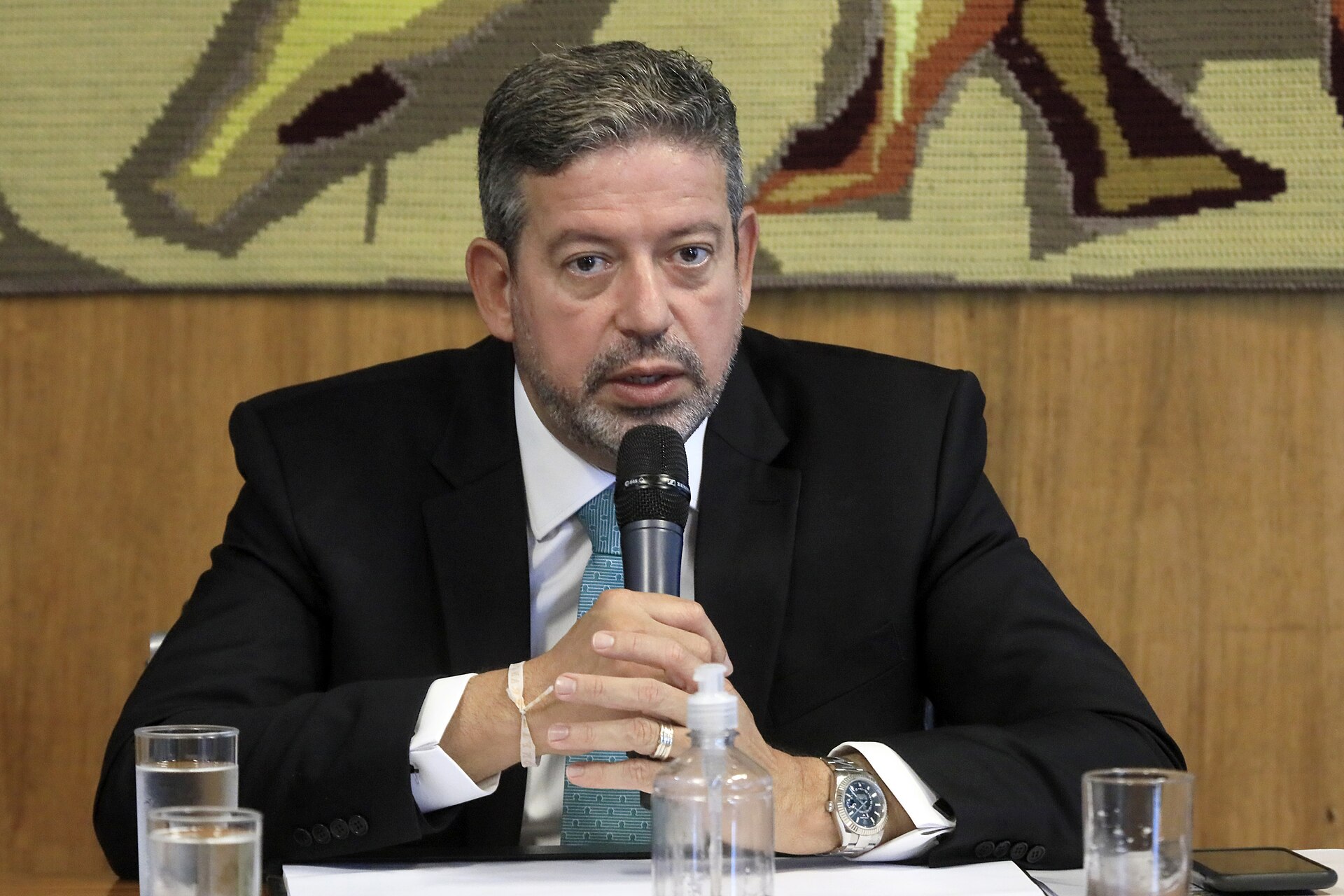 Imagem de referência de presidente da Câmara dos Deputados do Brasil, descrito nos dados abertos como chefe da Câmara de Deputados do Brasil, segundo na linha de sucessão presidencial