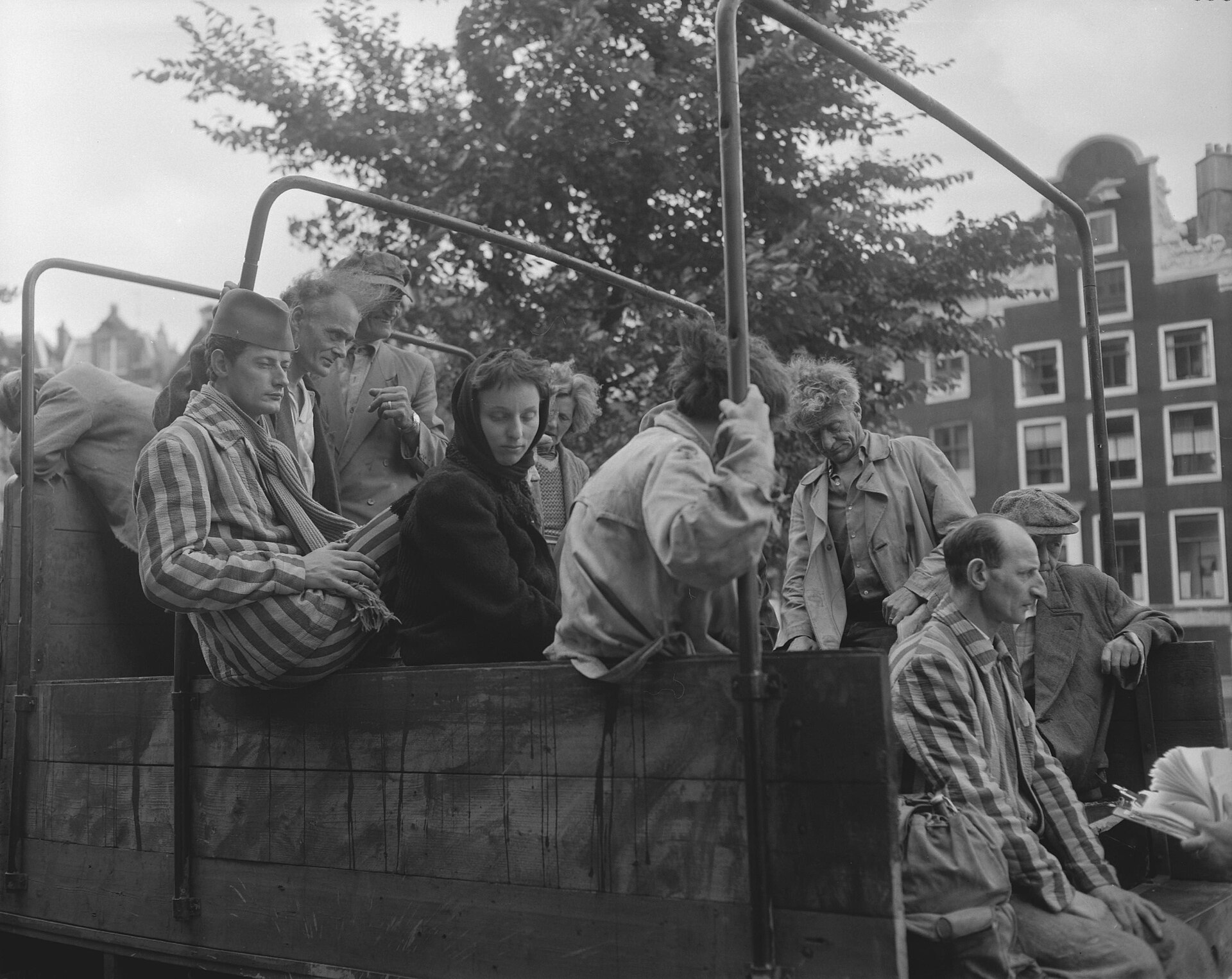 Imagem de referência relacionada a O Diário de Anne Frank, item descrito como filme estadunidense de 1959