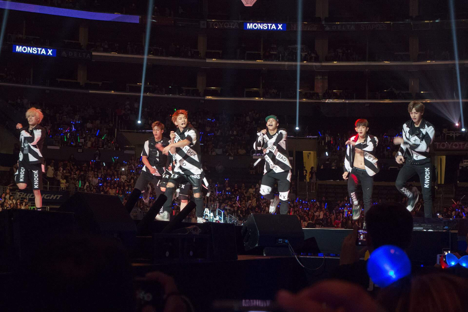 Imagem de referência de Monsta X, descrito nos dados abertos como grupo musical sul-coreano masculino