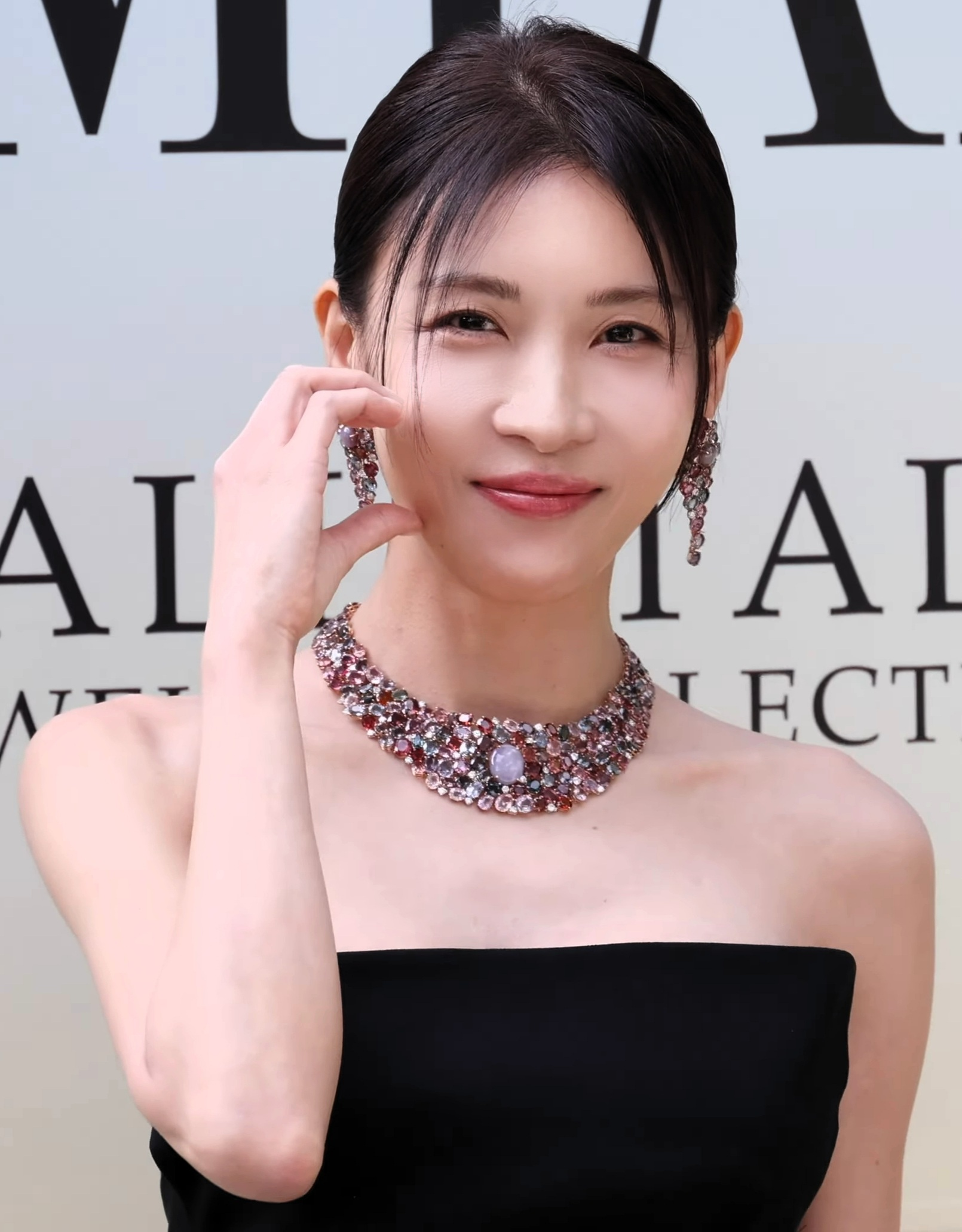 Imagem de referência de Ha Ji-won, descrito nos dados abertos como atriz sul-coreana