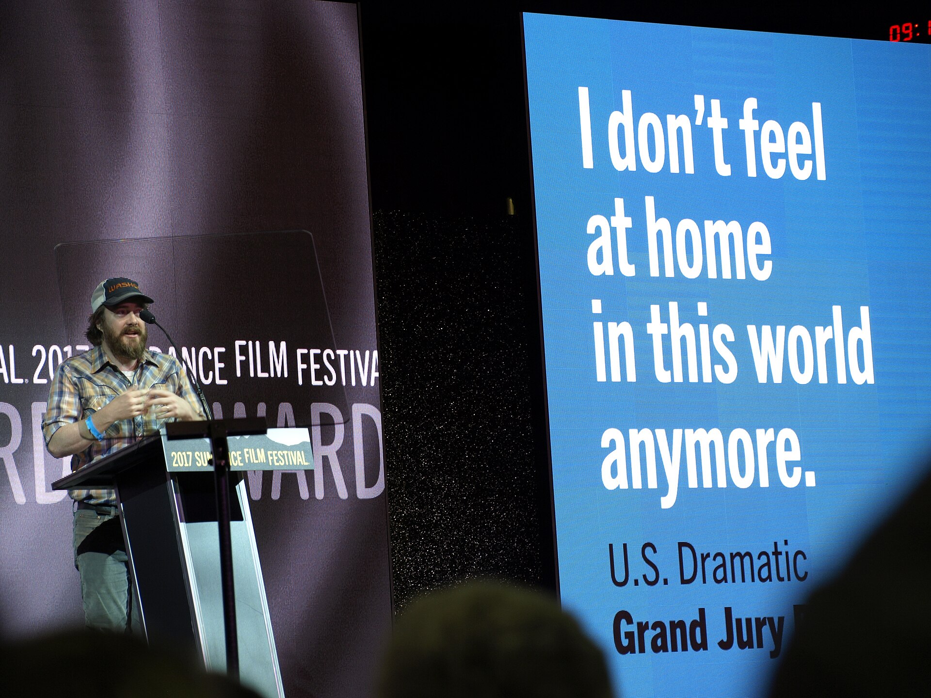 Imagem de referência de I Don't Feel at Home in This World Anymore, descrito nos dados abertos como filme de 2017 dirigido por Macon Blair