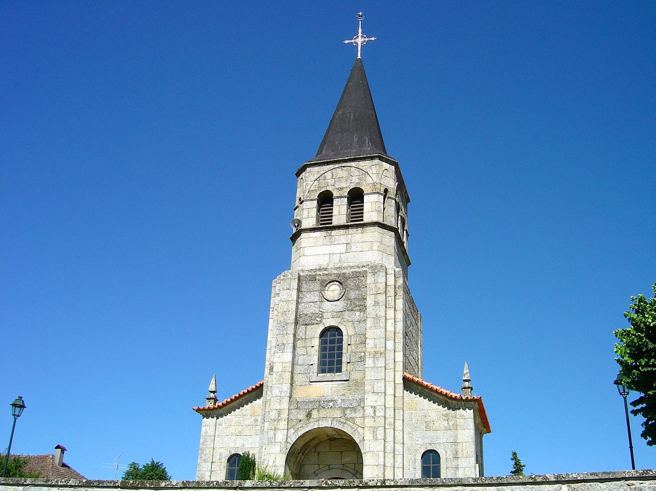 Imagem de referência relacionada a Alhais, item descrito como povoação no Município de Vila Nova de Paiva, Portugal