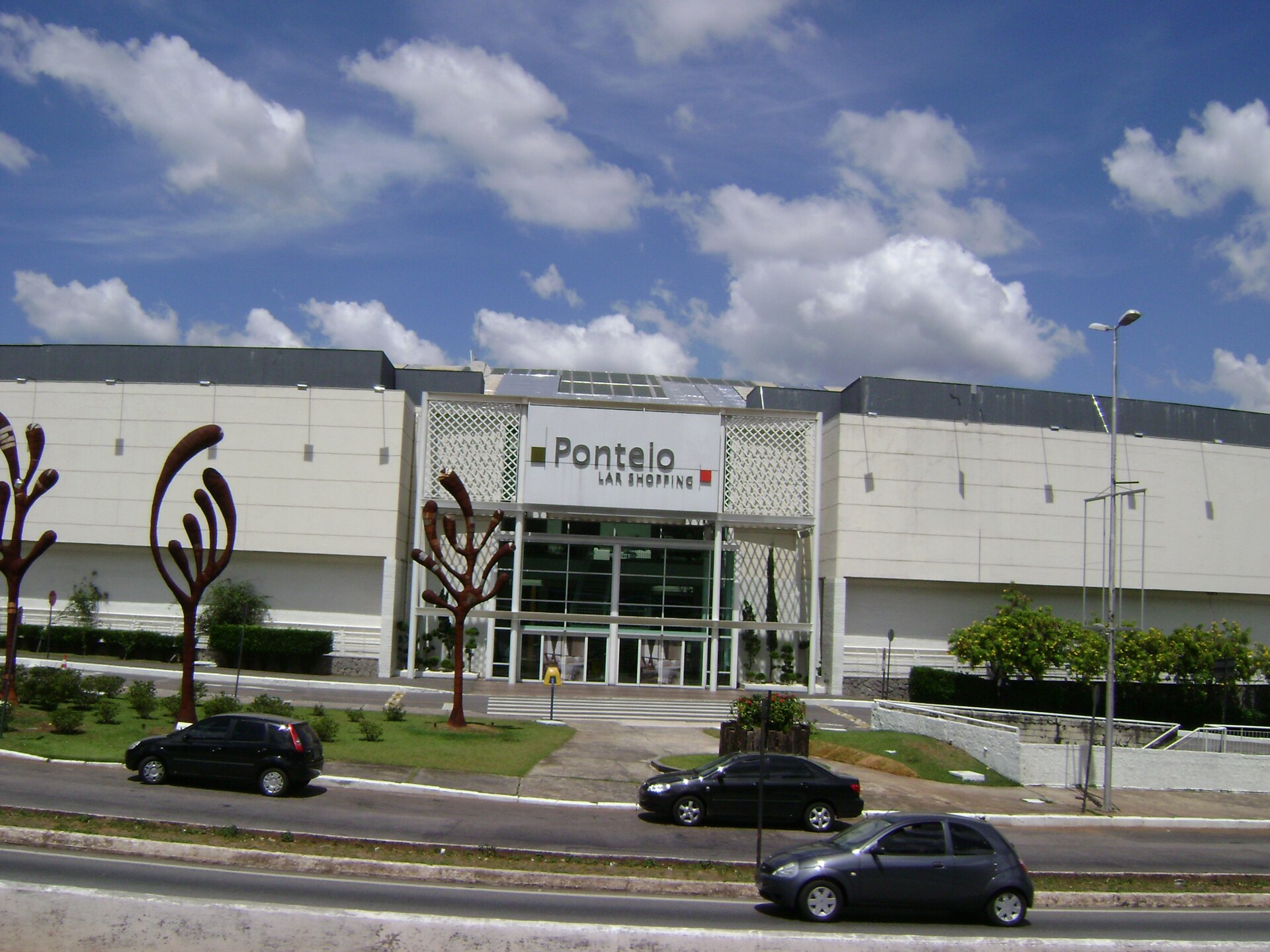 Imagem de referência de Ponteio Lar Shopping, descrito nos dados abertos como shopping center da cidade de Belo Horizonte, Minas Gerais