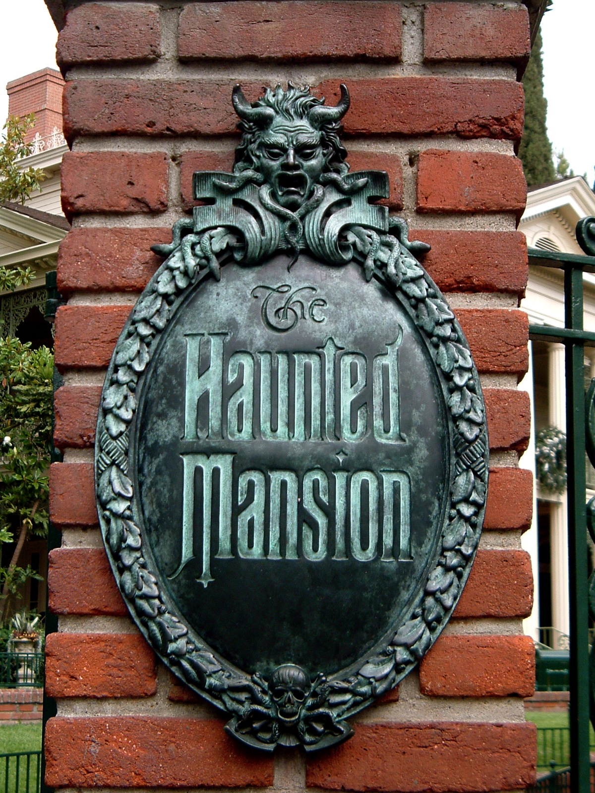 Imagem de referência de Haunted Mansion, descrito nos dados abertos como filme de 2023 dirigido por Justin Simien