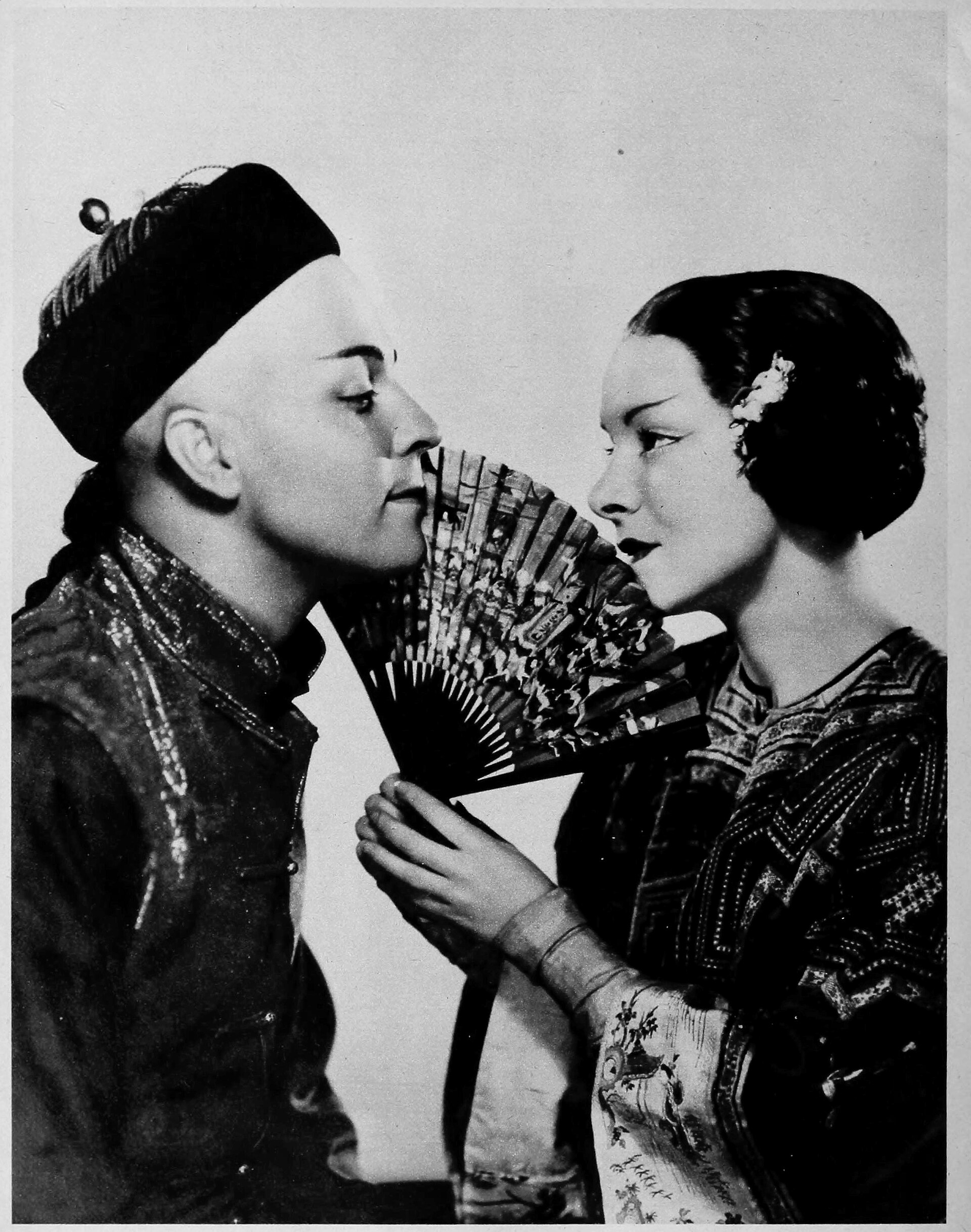 Imagem de referência de The Son-Daughter, descrito nos dados abertos como filme de 1932 dirigido por Clarence Brown