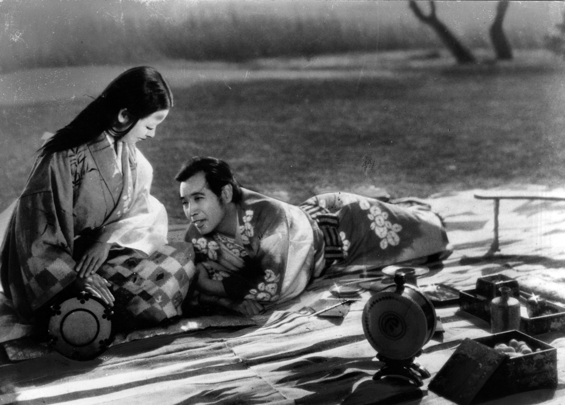 Imagem de referência de Ugetsu monogatari, descrito nos dados abertos como filme de 1953 dirigido por Kenji Mizoguchi