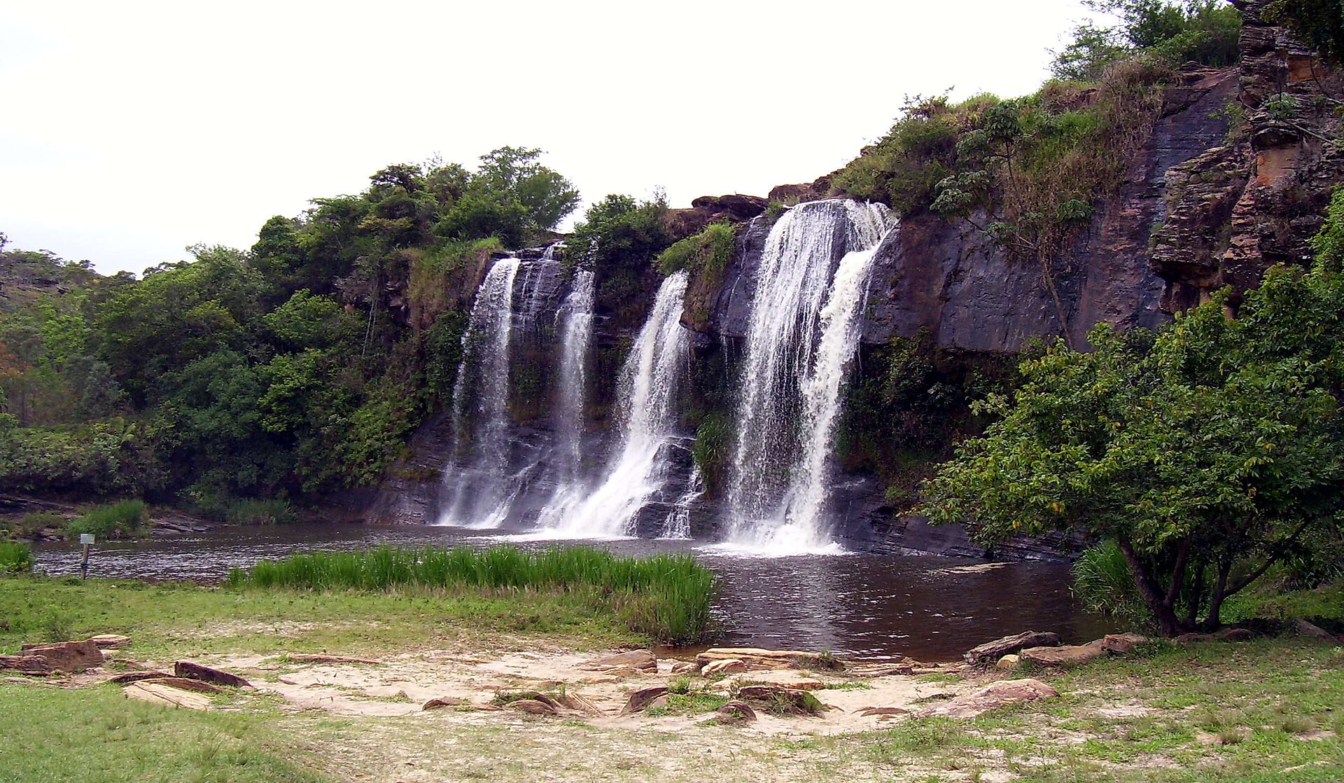 Imagem de referência de Cachoeira da Fumaça, descrito nos dados abertos como queda d'água na Bahia, Brasil