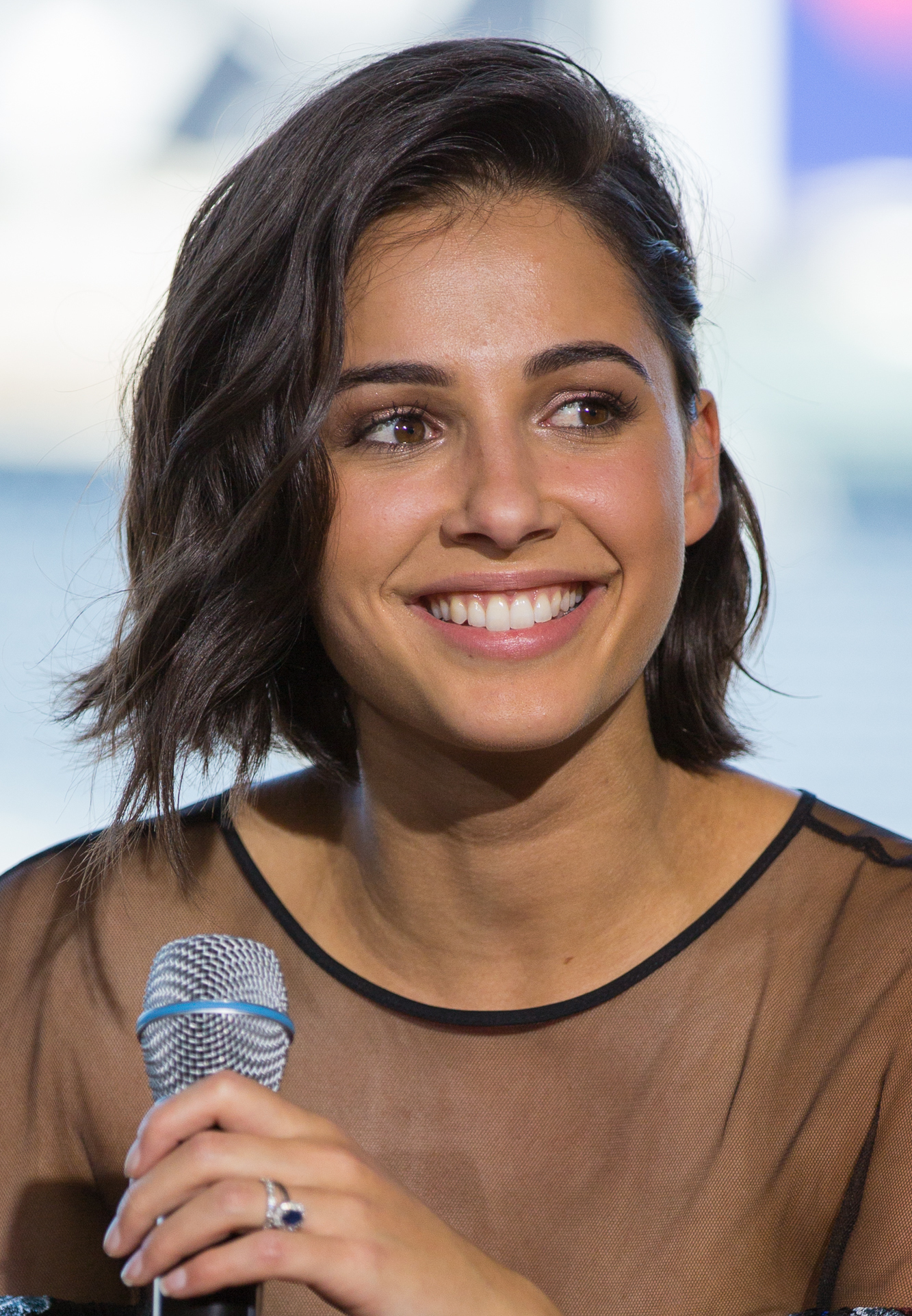 Imagem de referência de Naomi Scott, descrito nos dados abertos como atriz e cantora britânica