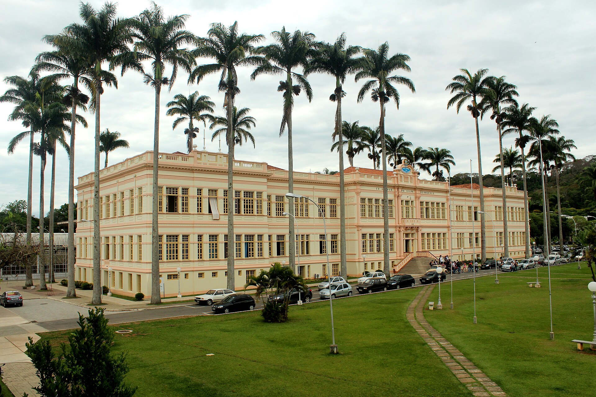 Imagem de referência relacionada a Universidade Federal de Viçosa, item descrito como universidade pública federal em Vicosa, Minas Gerais