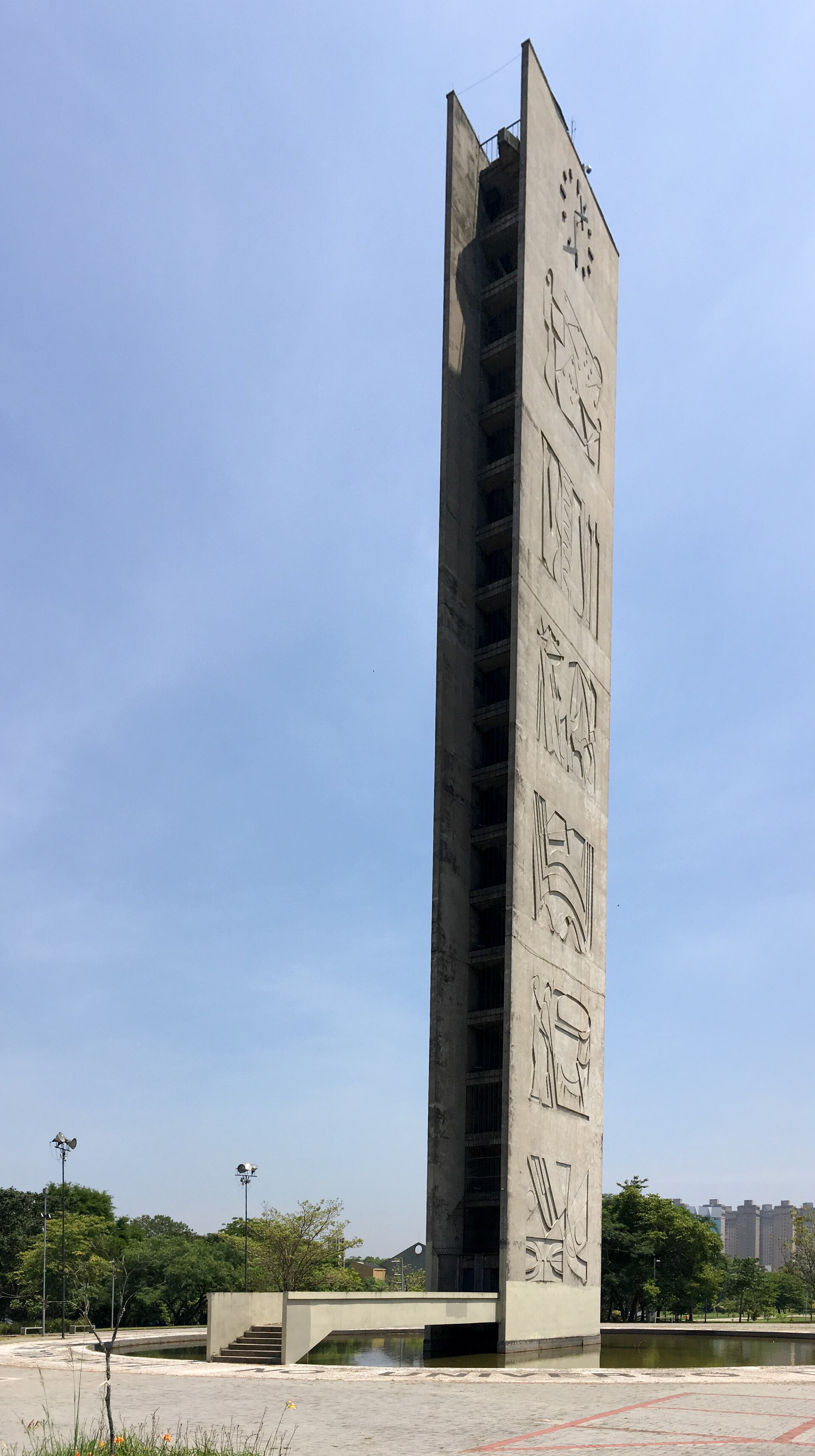 Imagem de referência de Torre do Relógio, Universidade de São Paulo, descrito nos dados abertos como patrimônio localizado no Brasil