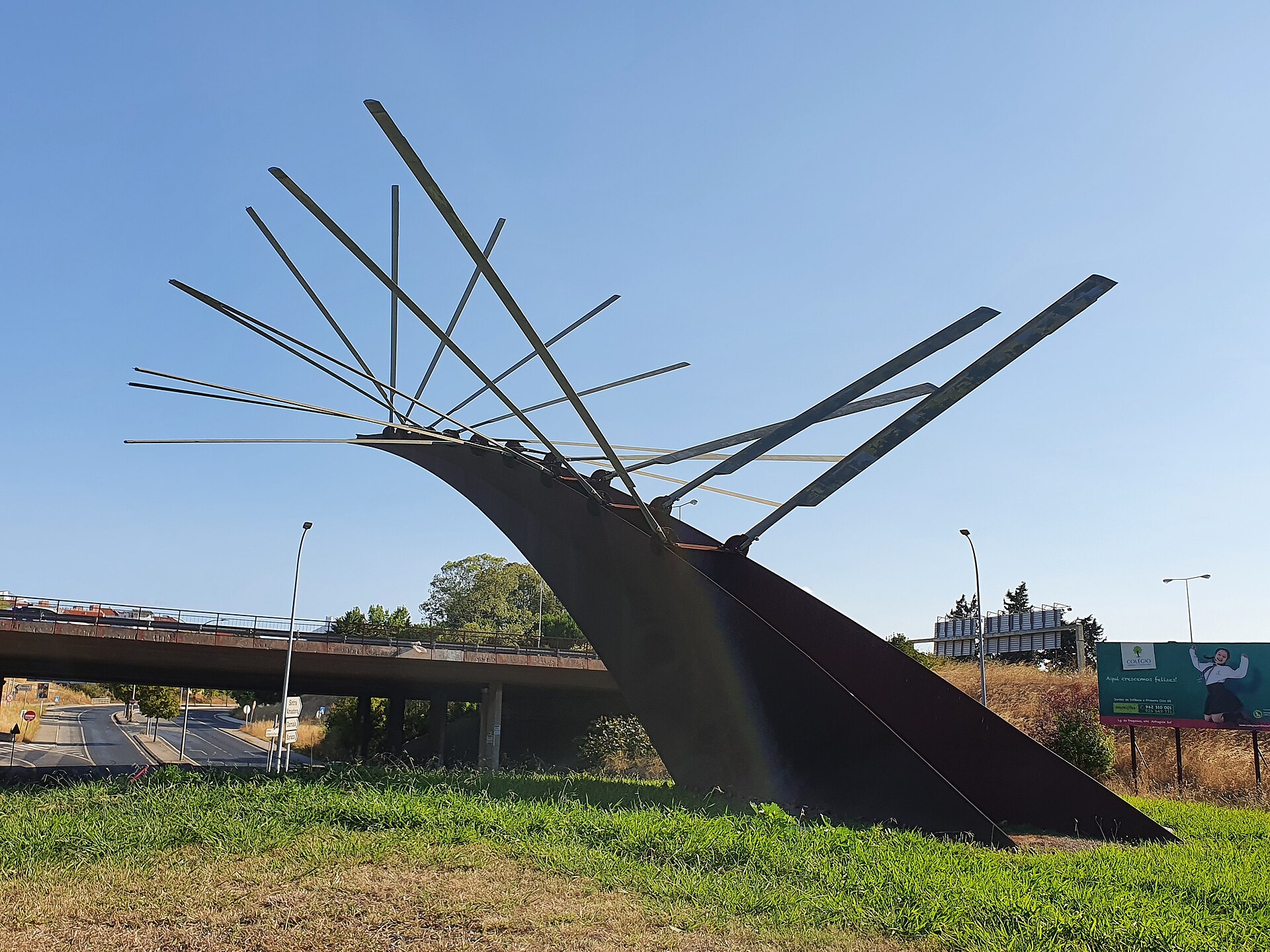 Imagem de referência de Aos Pioneiros da Aviação, descrito nos dados abertos como monumento em Alfragide, Amadora