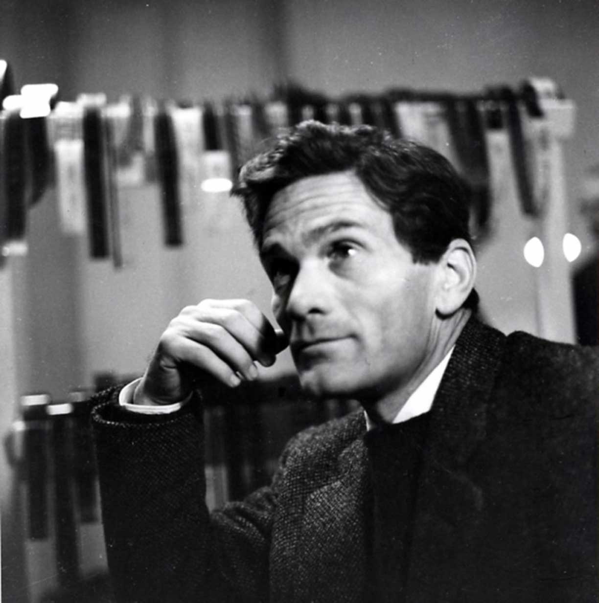 Imagem de referência de Pier Paolo Pasolini, descrito nos dados abertos como cineasta, poeta e escritor italiano (1922-1975)