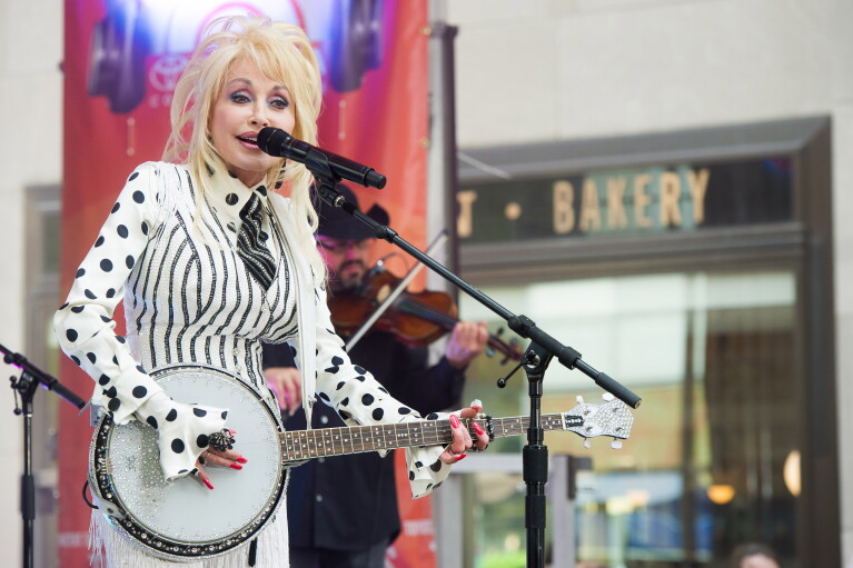 O Museu Stedelijk de Amsterdão abre uma grande exposição sobre Yayoi Kusama após sua morte no mês passado