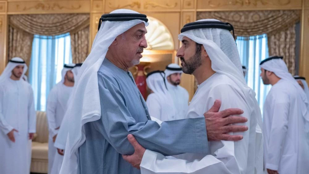 Hamdan bin Mohammed e Maktoum bin Mohammed aceitam condolências pela morte de Ahmed bin Rashid