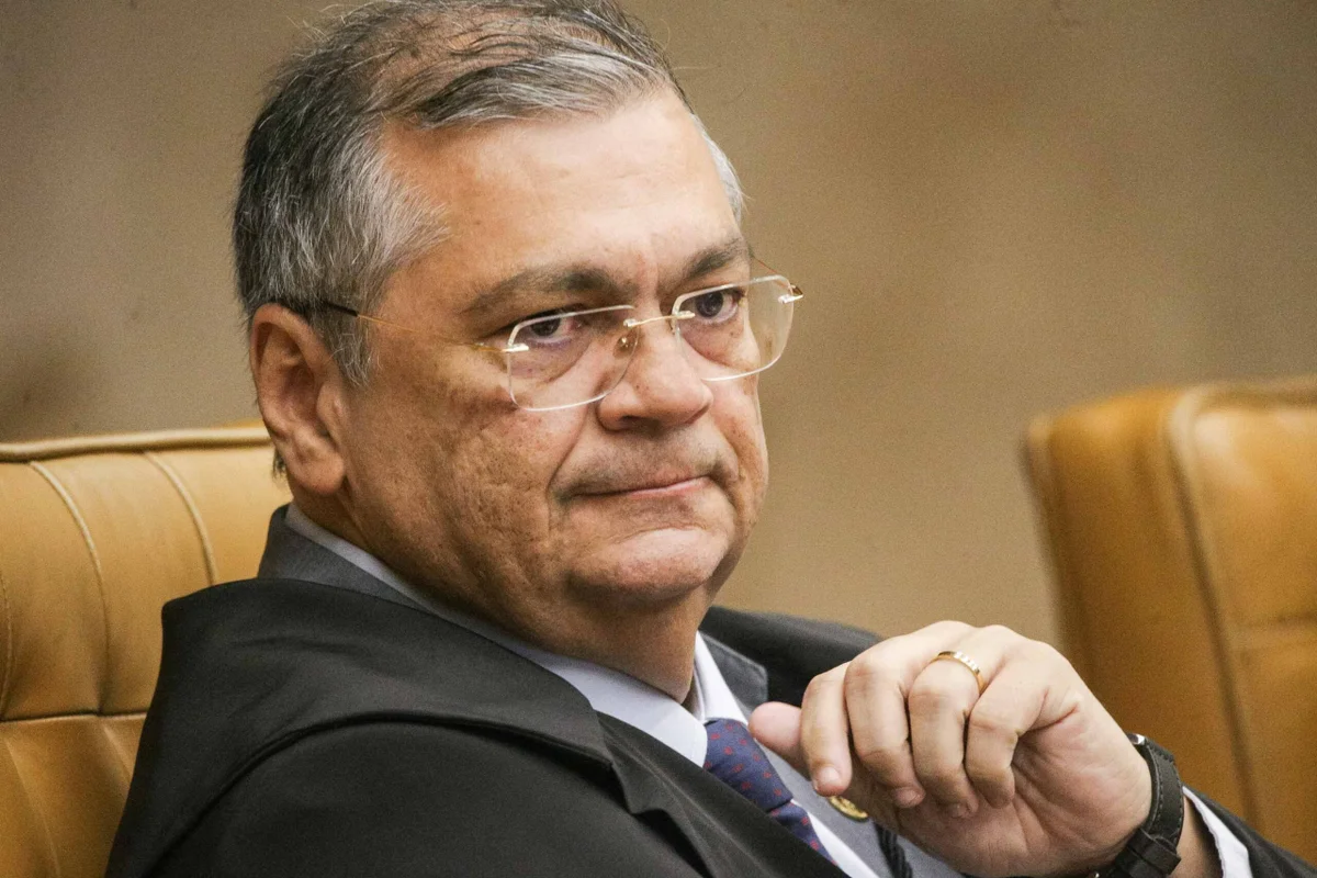 Dino blinda Andrei de novas medidas cautelares após reintegração à PF