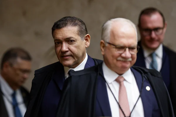 Impedido sobre Moraes, Nunes Marques avalia votar no processo de Mendonça