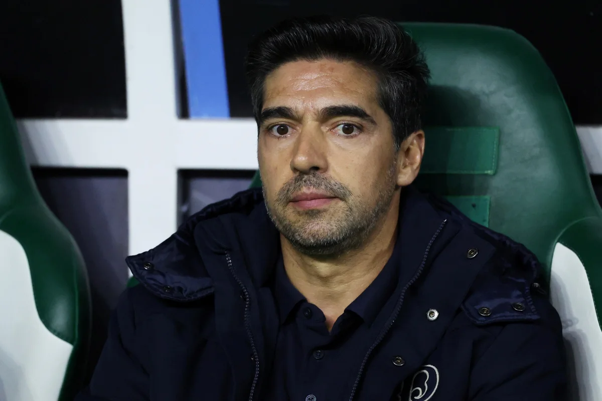 Abel critica regra que limita jogadores a trocarem de clube no Brasileirão