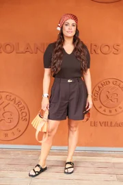 Papete ganha espaço nos visuais de verão; saiba como combinar o calçado