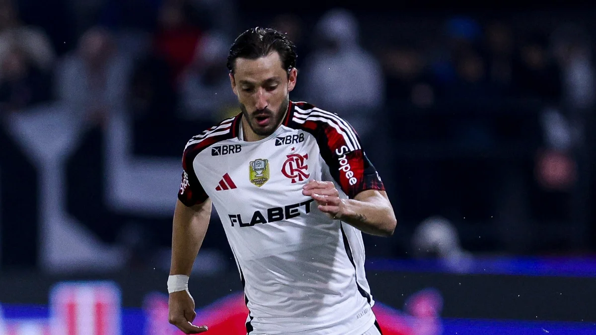 Cruzeiro negocia chegada de Viña, do Flamengo, no último dia da janela