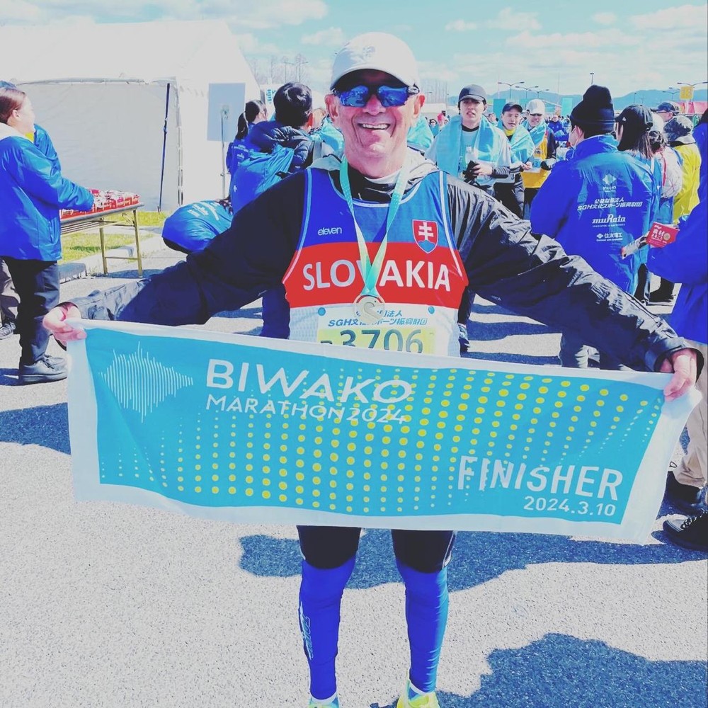 Nilson Lima na Maratona de Biwako: ele já completou 435 maratonas pelo mundo — Foto: Arquivo pessoal