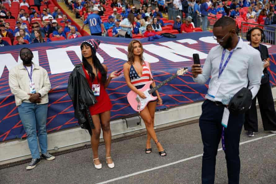 'Está prestes a ir para o mundo': futebol americano universitário americano faz estrondo no Wembley – um ensaio fotográfico