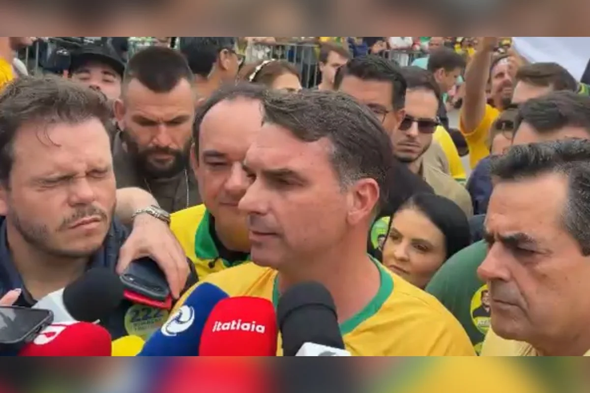 Flávio Bolsonaro pede que Fachin suspenda decisão de Dino e convoque sessão