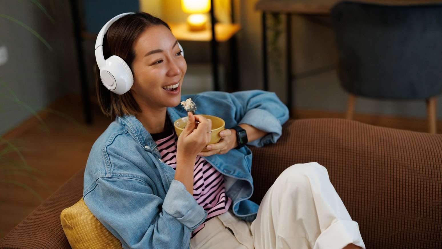 Música calma pode influenciar escolhas mais saudáveis na hora de comer, segundo estudo que analisou comportamento de consumidores