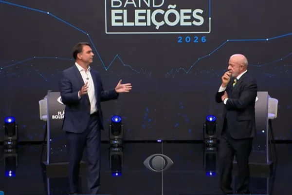 Flávio pergunta “cadê Lulinha” e Lula diz que Luchsinger é “problema da PF"