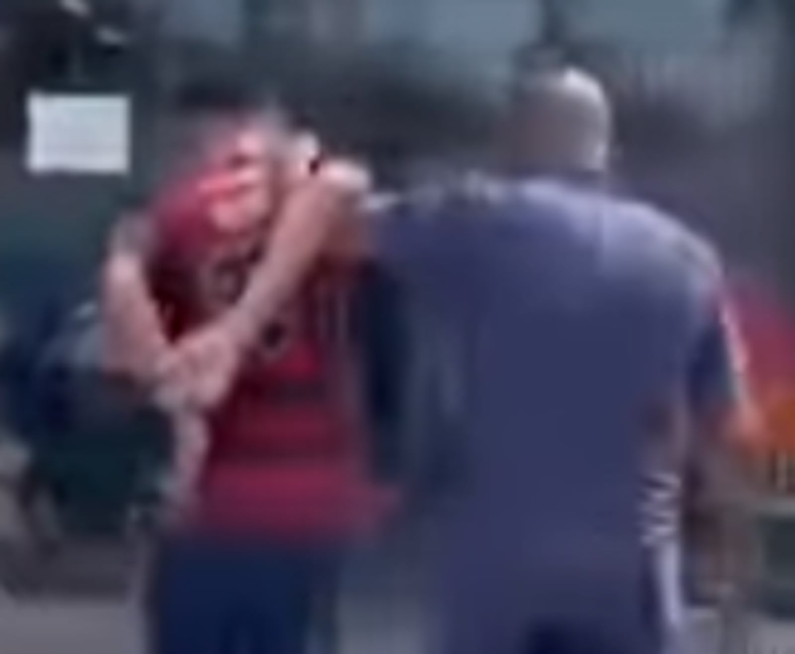 Agentes da 53ª DP conseguiram deter homem após tentativa de fuga em moto irregular Reprodução/Polícia Civil