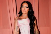 MC Mirella chora após ter endereço residencial vazado na web
