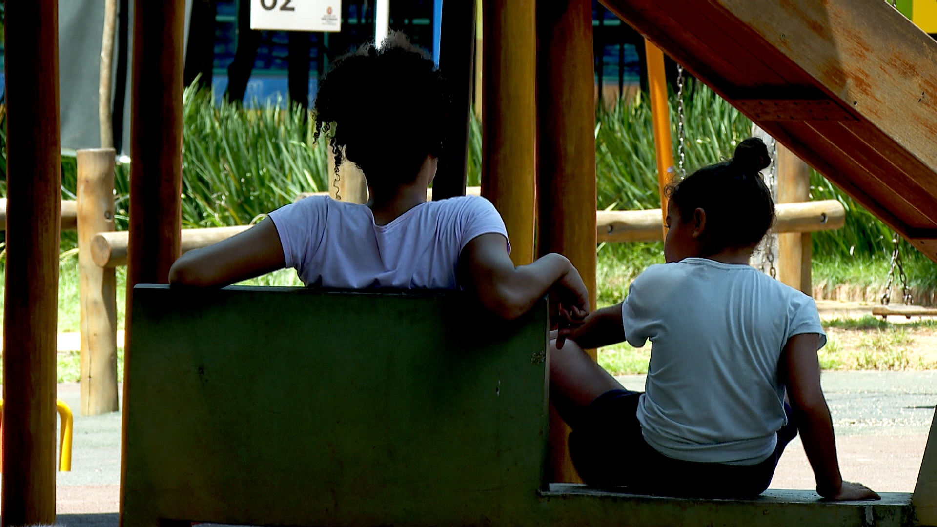 Programas de transferência de renda reduziram trabalho infantil no país, afirma especialista