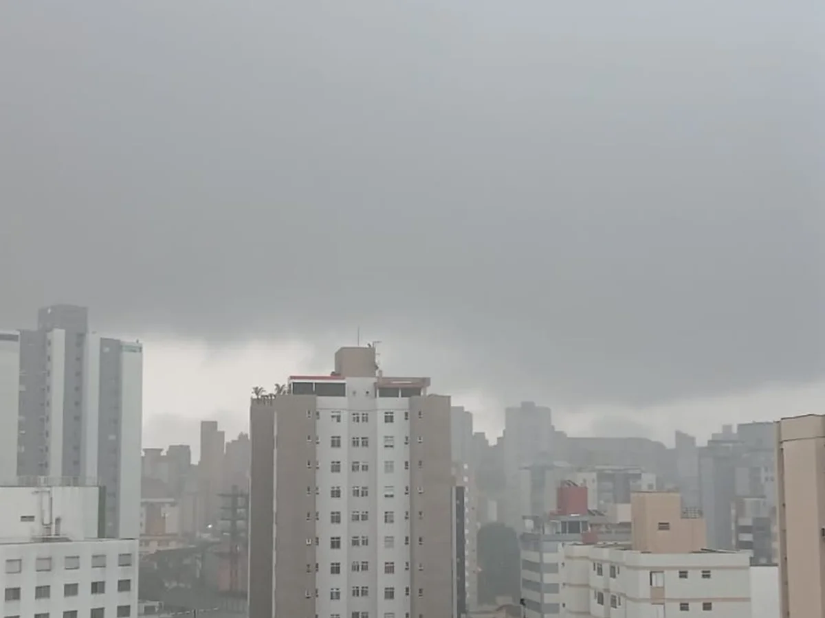 Domingo de 2º turno terá calor e chuva em BH; veja a previsão