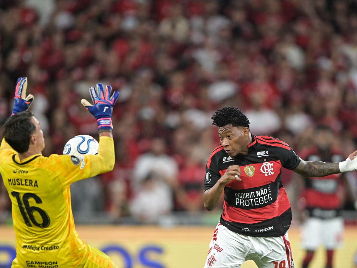Dos vexames na Copa à redenção no Maracanã: Muslera se consagra como o herói do Estudiantes contra o Flamengo