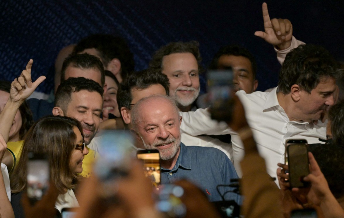 'O Corinthians tá parecendo o Bolsonaro: só perde', brinca Lula no discurso da vitória