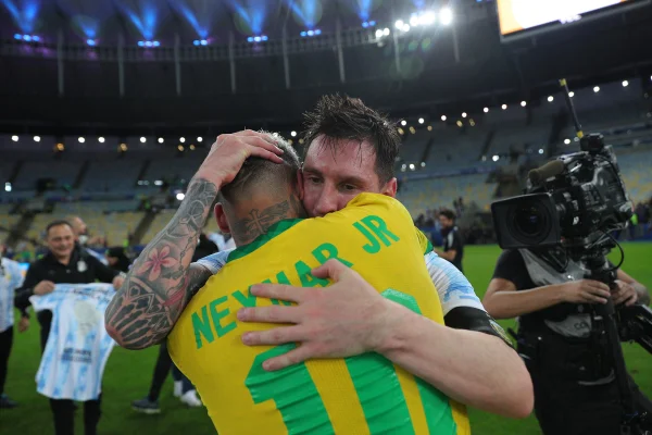 Neymar homenageia Messi antes do último jogo do argentino pela seleção