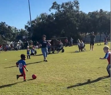 Menino de 3 anos é expulso de competição de futebol por ser ‘bom demais’; polícia é acionada