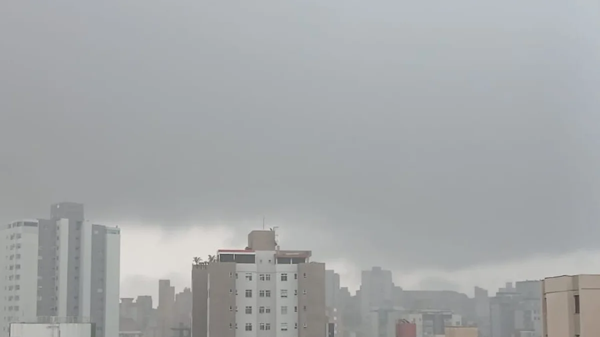 Domingo de 2º turno terá calor e chuva em BH; veja a previsão